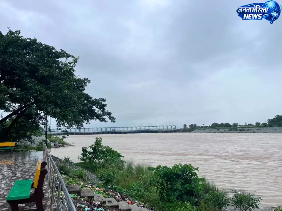 हीराकुंड बांध के 22 गेट खुलेंगे, बढ़ेगा जलप्रवाह हीराकुंड बांध के 22 गेट खुलेंगे, बढ़ेगा जलप्रवाह