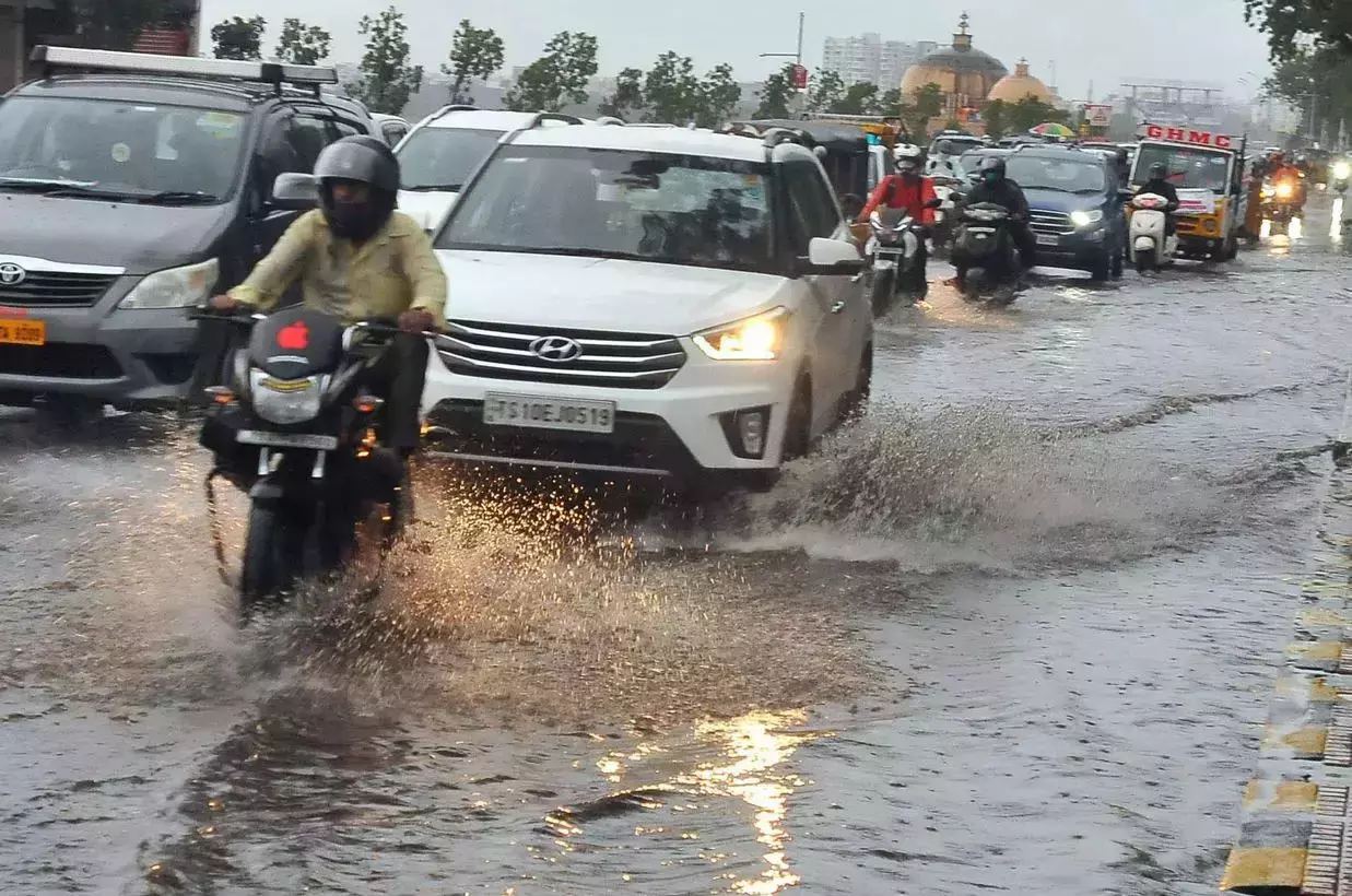 हैदराबाद के पश्चिमी इलाकों में भारी बारिश, छह क्षेत्रों में सामान्य से अधिक वर्षा दर्ज हैदराबाद के पश्चिमी इलाकों में भारी बारिश, छह क्षेत्रों में सामान्य से अधिक वर्षा दर्ज
