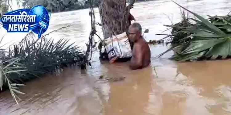Dhamnagar रेस्क्यू टीम ने बुजुर्ग किसान को बचाया Dhamnagar रेस्क्यू टीम ने बुजुर्ग किसान को बचाया