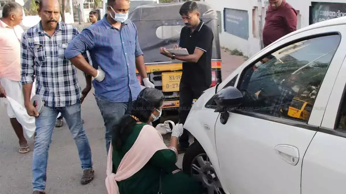 दर्दनाक सड़क हादसा: अत्यधिक शराब पीने के बाद कार ने कुचला दर्दनाक सड़क हादसा: अत्यधिक शराब पीने के बाद कार ने कुचला
