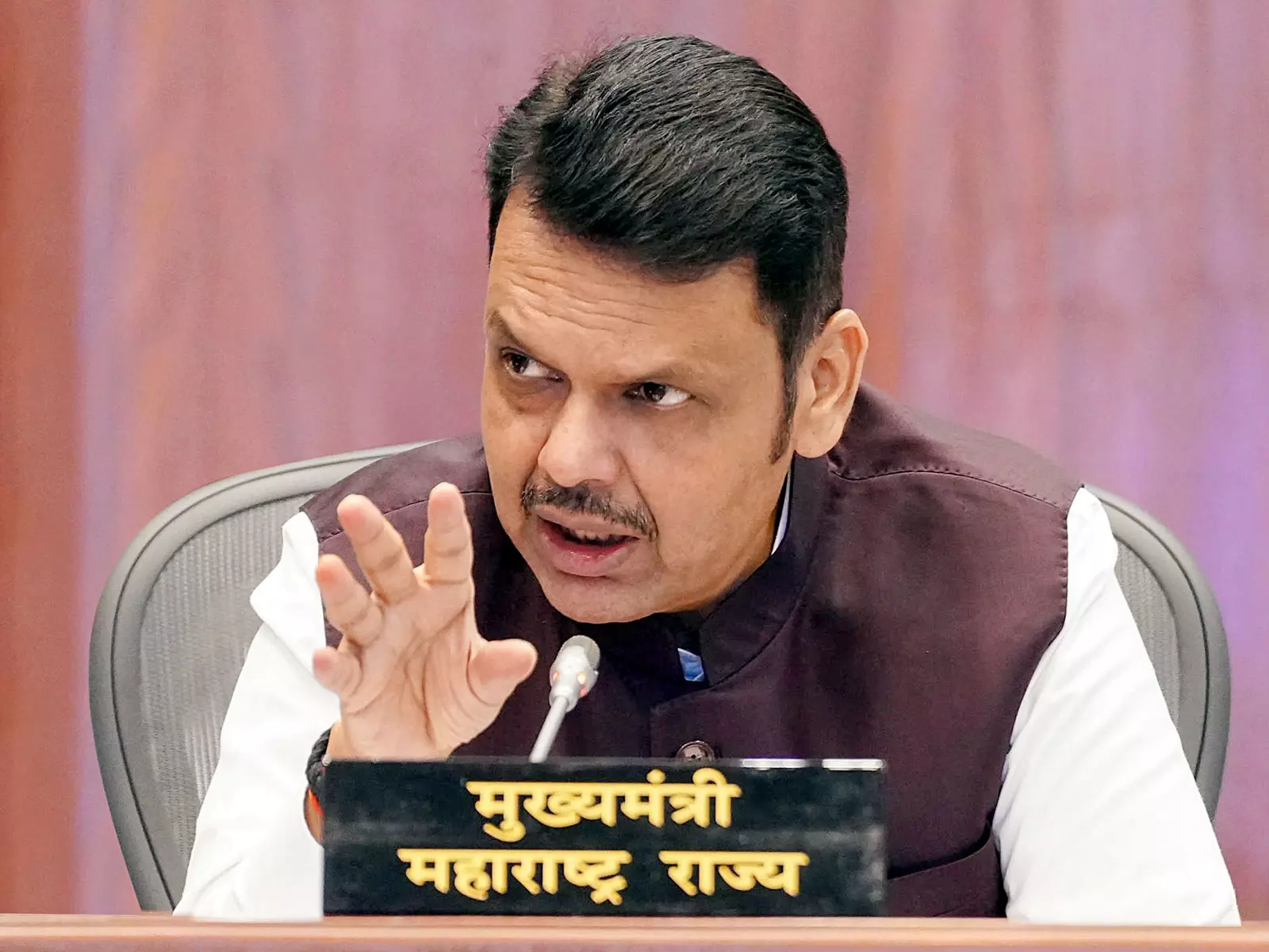 भिवंडी इमारत हादसे में 9 की मौत, CM फडणवीस ने FIR के दिए आदेश भिवंडी इमारत हादसे में 9 की मौत, CM फडणवीस ने FIR के दिए आदेश