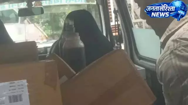 मरीजों की सेवा वाली एंबुलेंस में सप्लाई का खेल, दवाइयां ढोने का आरोप मरीजों की सेवा वाली एंबुलेंस में सप्लाई का खेल, दवाइयां ढोने का आरोप