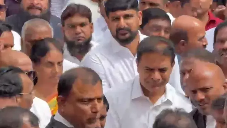 फॉर्मूला ई-कार रेस मामले में KTR कोर्ट में पेश हुए फॉर्मूला ई-कार रेस मामले में KTR कोर्ट में पेश हुए