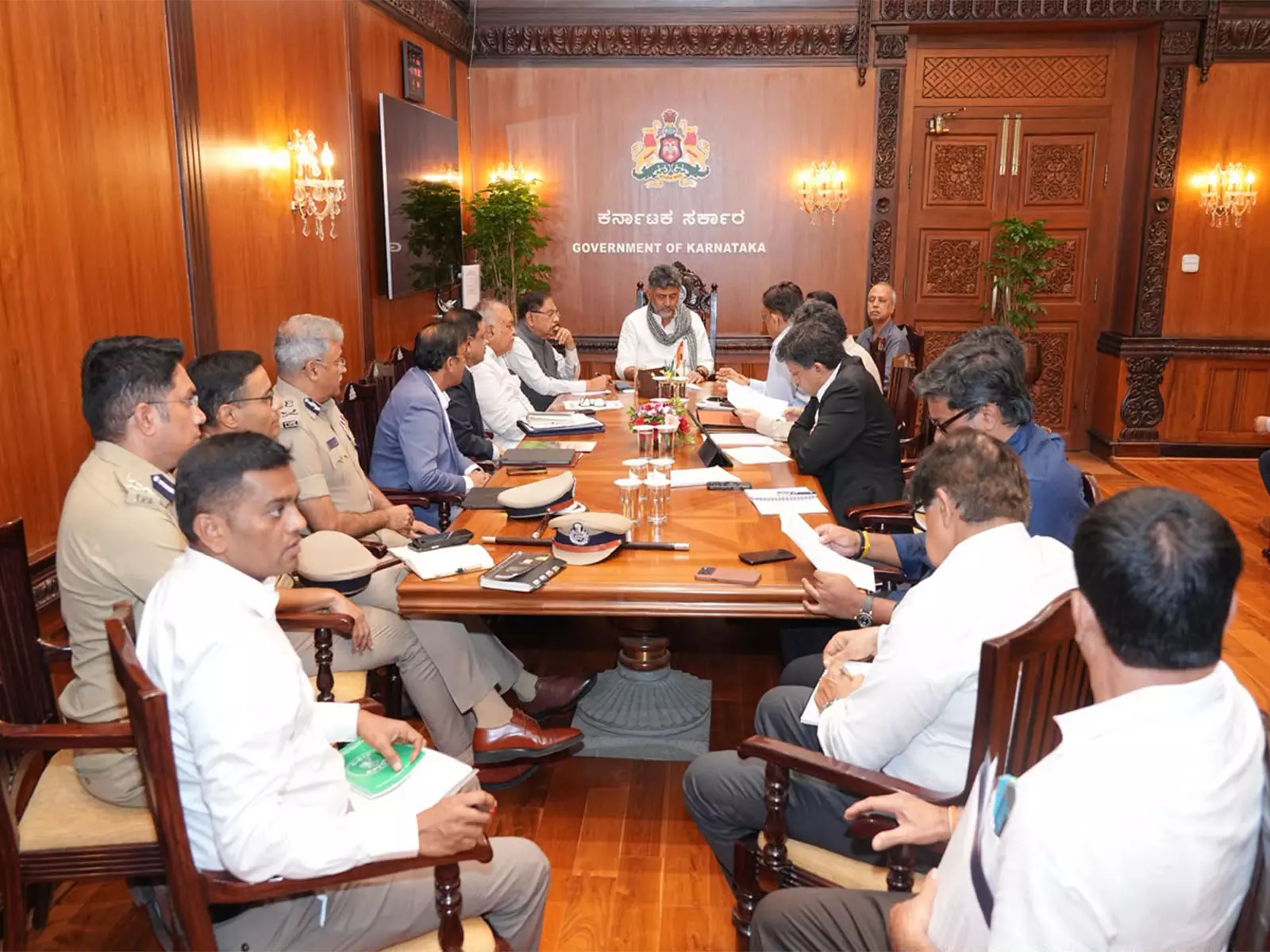 CWMA के आदेशों के बीच कर्नाटक के CM डीके शिवकुमार ने कावेरी जल स्थिति पर बैठक की अध्यक्षता की CWMA के आदेशों के बीच कर्नाटक के CM डीके शिवकुमार ने कावेरी जल स्थिति पर बैठक की अध्यक्षता की