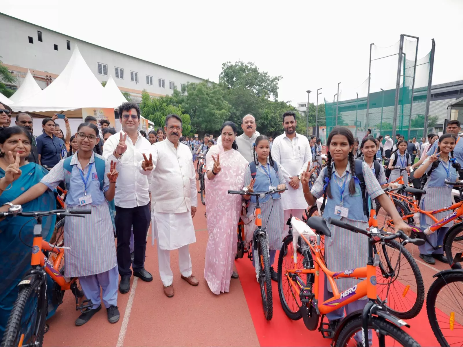 विद्या वाहिनी योजना के तहत 3,000 साइकिलें वितरित विद्या वाहिनी योजना के तहत 3,000 साइकिलें वितरित