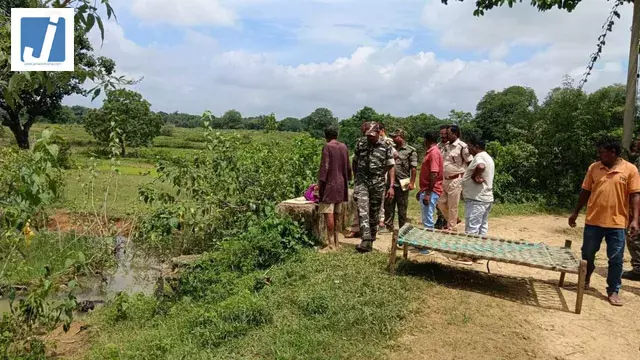 दंपती की धारदार हथियार से हत्या, तालाब के पास नाले में मिले शव दंपती की धारदार हथियार से हत्या, तालाब के पास नाले में मिले शव