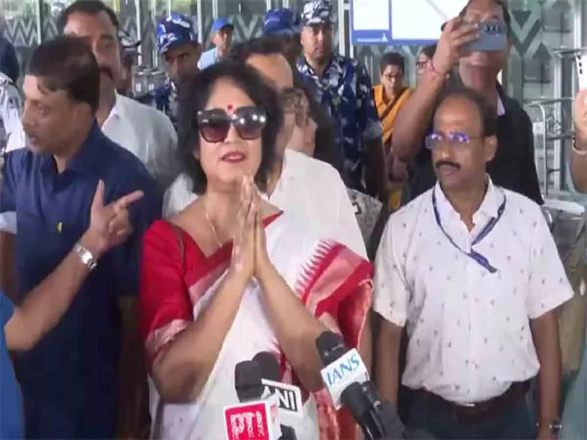 19 साल पहले मजबूरन कोलकाता छोड़ने के बाद तसलीमा नसरीन वहां लौटीं 19 साल पहले मजबूरन कोलकाता छोड़ने के बाद तसलीमा नसरीन वहां लौटीं