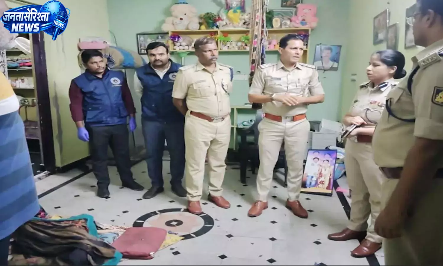 बल्लारी में खौफनाक वारदात, पत्नी-बेटी की हत्या में पति गिरफ्तार बल्लारी में खौफनाक वारदात, पत्नी-बेटी की हत्या में पति गिरफ्तार