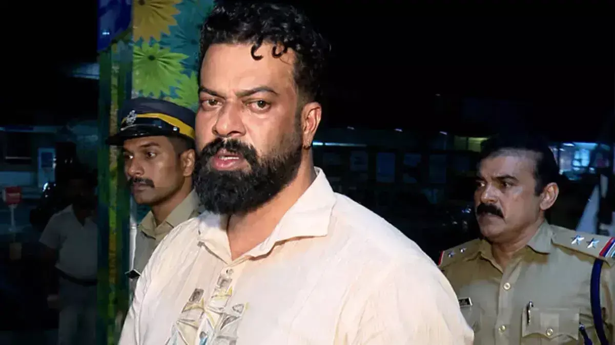 kerala: विरोध के बीच आर. सुगाथन का छह महीने का अवकाश स्वीकृत kerala: विरोध के बीच आर. सुगाथन का छह महीने का अवकाश स्वीकृत