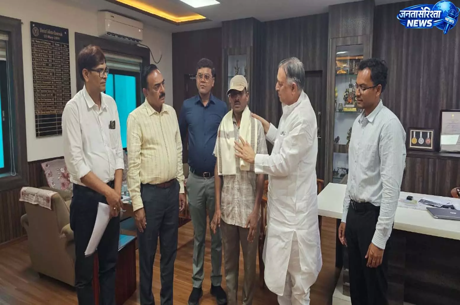 हौसलों की उड़ान: दिव्यांगता को मात देकर चितुराम नाग बने आत्मनिर्भरता की मिसाल हौसलों की उड़ान: दिव्यांगता को मात देकर चितुराम नाग बने आत्मनिर्भरता की मिसाल