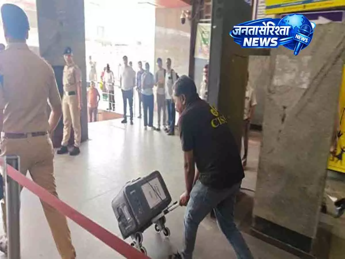 भारतीय रेलवे ने ट्रेन से भारत के पहले जीवित डोनर के दिल को सफलतापूर्वक पहुँचाया भारतीय रेलवे ने ट्रेन से भारत के पहले जीवित डोनर के दिल को सफलतापूर्वक पहुँचाया
