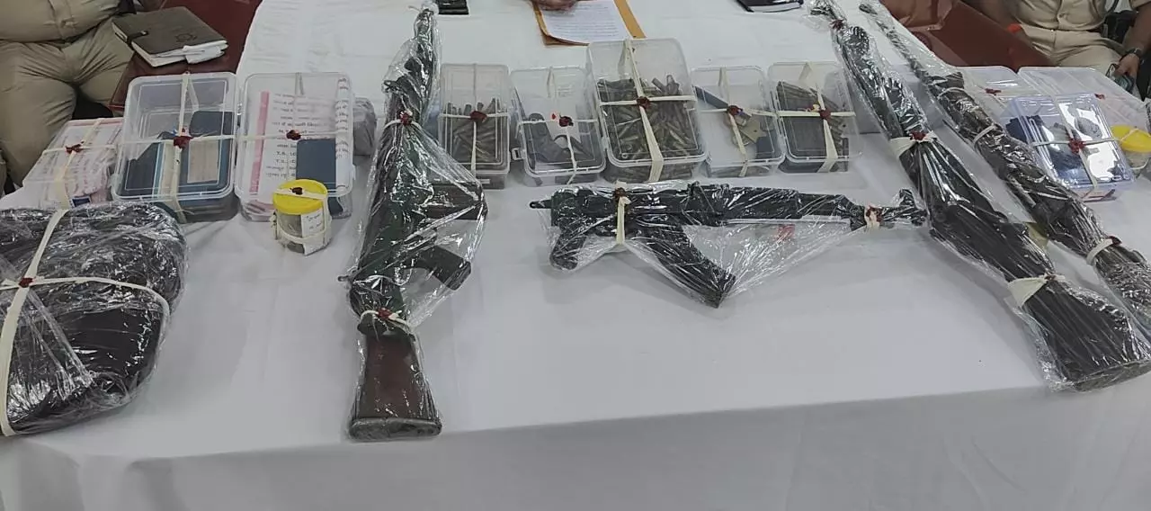 Jharkhand में नक्सलवाद कमजोर, 15 साल में नक्सलियों से हजारों हथियार बरामद Jharkhand में नक्सलवाद कमजोर, 15 साल में नक्सलियों से हजारों हथियार बरामद