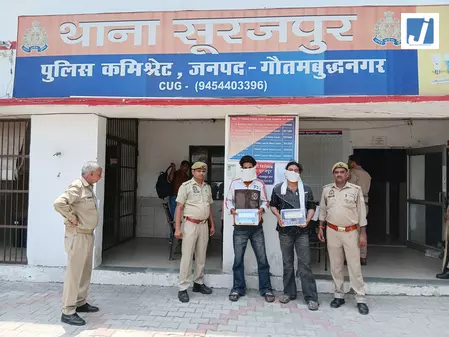 मोबाइल चोरी करने वाले दो शातिर चोर गिरफ्तार, चोरी के 12 मोबाइल और बाइक बरामद मोबाइल चोरी करने वाले दो शातिर चोर गिरफ्तार, चोरी के 12 मोबाइल और बाइक बरामद