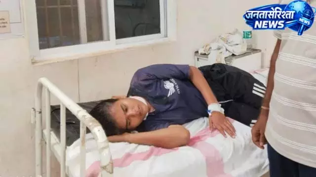 वाटसन स्कूल परिसर में वारदात, घायल छात्रा अस्पताल पहुंची वाटसन स्कूल परिसर में वारदात, घायल छात्रा अस्पताल पहुंची