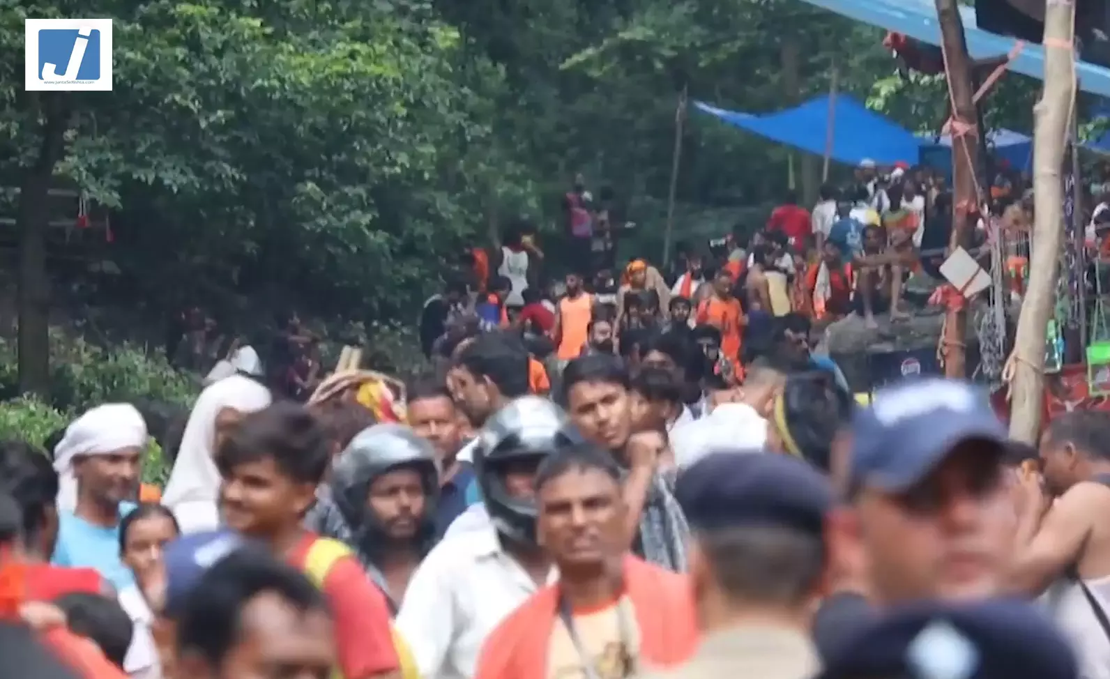 कांवड़ यात्रा में पौड़ी पुलिस की 24 घंटे सेवा, बीमार श्रद्धालुओं को अस्पताल पहुंचाने से लेकर सुरक्षा तक मुस्तैद कांवड़ यात्रा में पौड़ी पुलिस की 24 घंटे सेवा, बीमार श्रद्धालुओं को अस्पताल पहुंचाने से लेकर सुरक्षा तक मुस्तैद