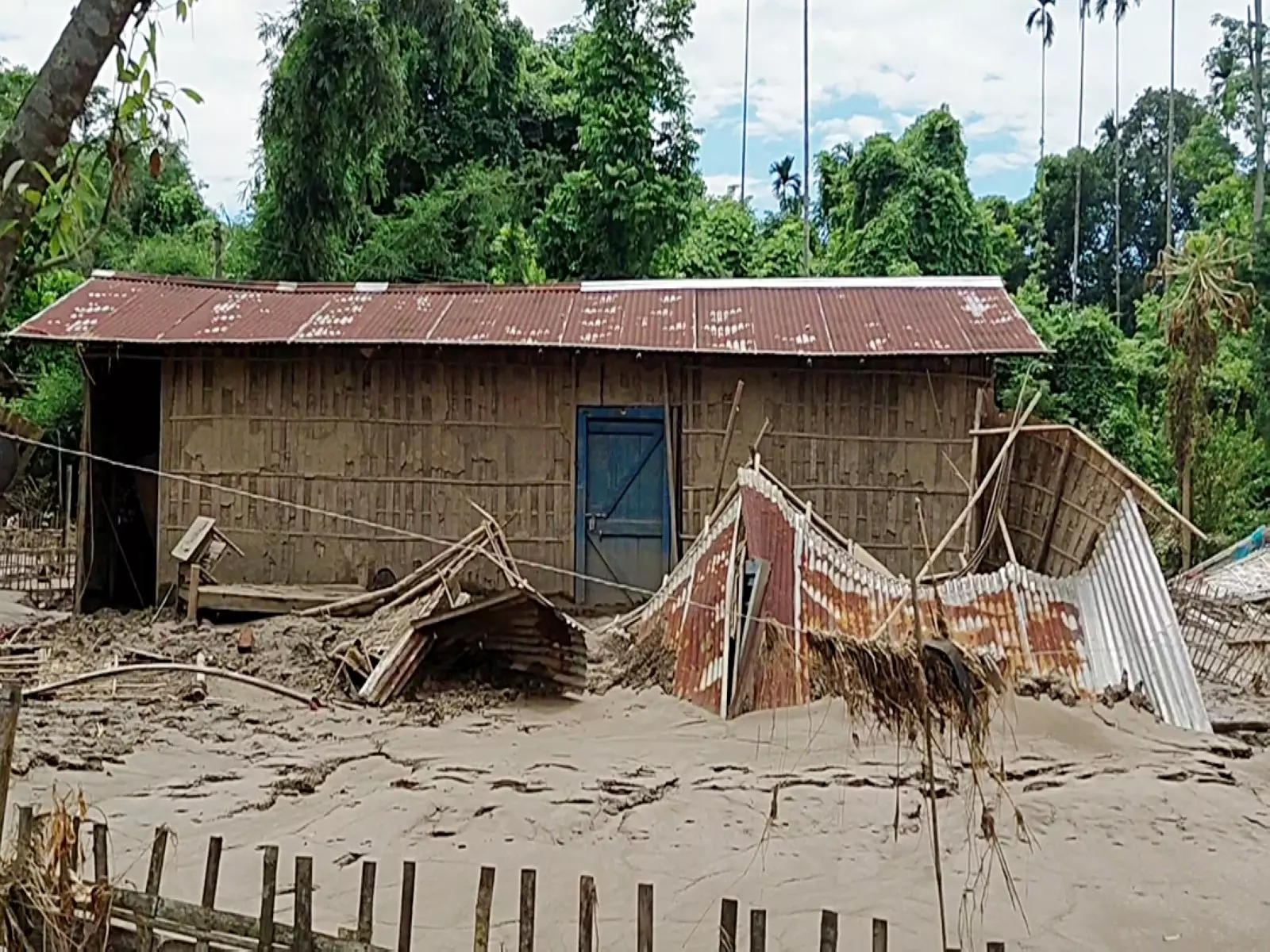 मुस्लिम राष्ट्रीय मंच ने असम बाढ़ पीड़ितों के लिए आर्थिक मदद की घोषणा की मुस्लिम राष्ट्रीय मंच ने असम बाढ़ पीड़ितों के लिए आर्थिक मदद की घोषणा की