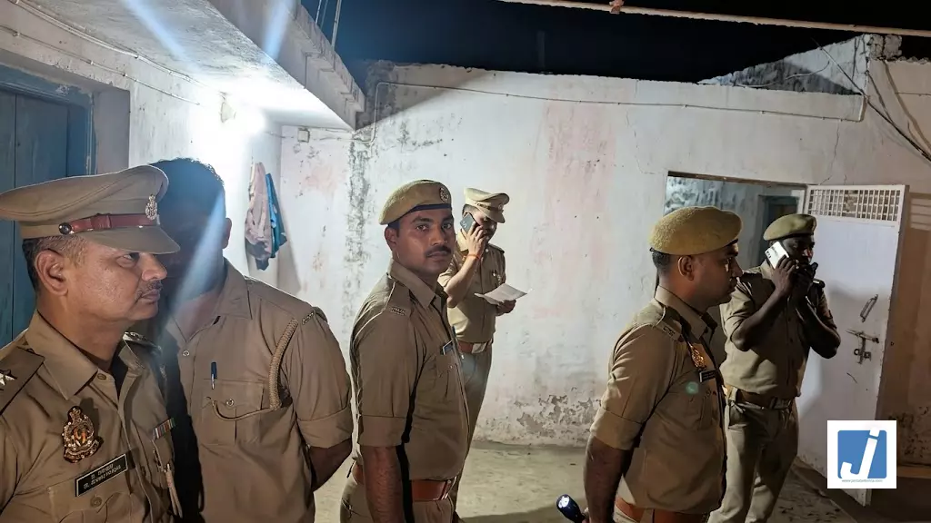 BREAKING: दिल दहला देने वाला कांड! एक घर, 4 लाशें और दो तमंचे...सभी को लगी थी गोली BREAKING: दिल दहला देने वाला कांड! एक घर, 4 लाशें और दो तमंचे...सभी को लगी थी गोली