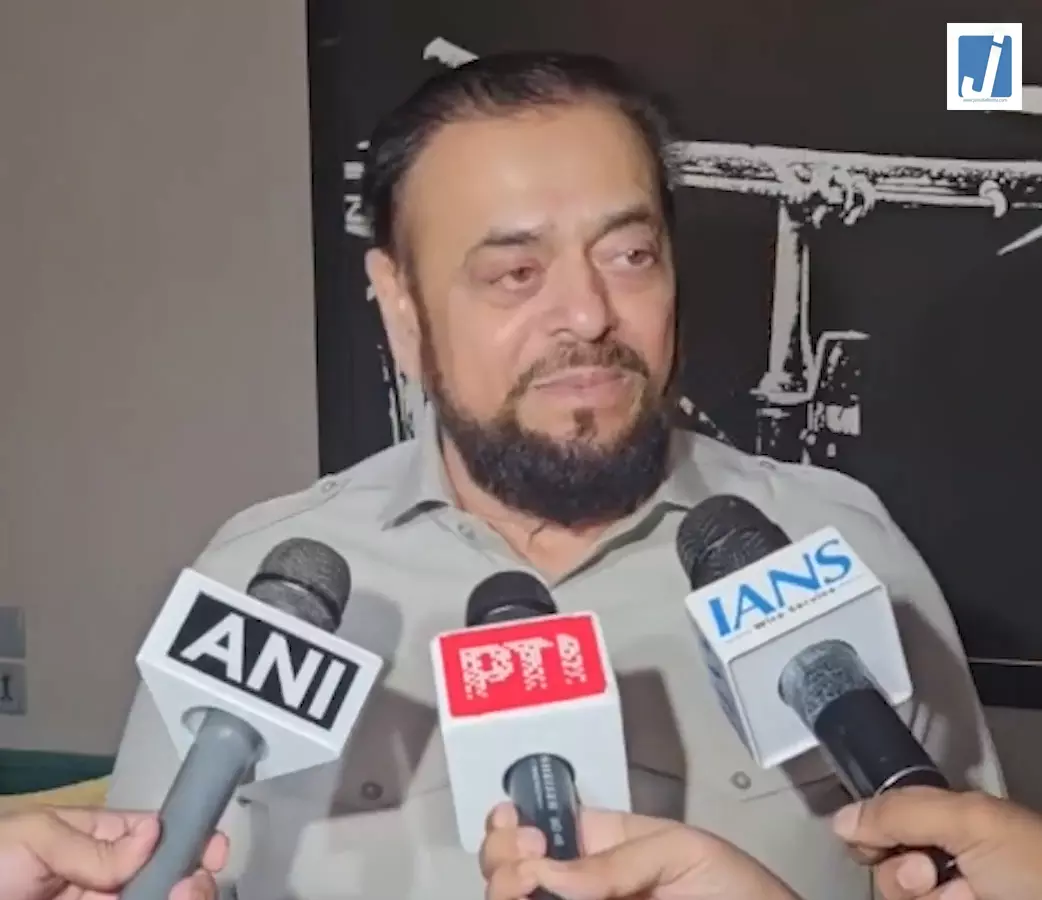 कंगना रनौत के बयान पर अबू आजमी का पलटवार, बोले- ऐसे लोगों की बातों का जवाब देना बेकार कंगना रनौत के बयान पर अबू आजमी का पलटवार, बोले- ऐसे लोगों की बातों का जवाब देना बेकार