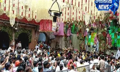 बांकेबिहारी मंदिर प्रशासन का बड़ा फैसला, मंगला आरती में केवल 600 लोगों को मिलेगी एंट्री