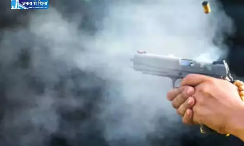 घर के गेट में खड़े प्रॉपर्टी डीलर की हत्या, इस वारदात को गैंगवार मान रही पुलिस घर के गेट में खड़े प्रॉपर्टी डीलर की हत्या, इस वारदात को गैंगवार मान रही पुलिस