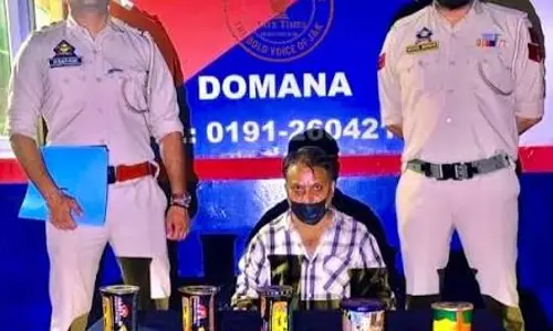 Jammu: प्रतिबंधित चीनी मांझा बेचने पर दुकानदार के खिलाफ मामला दर्ज Jammu: प्रतिबंधित चीनी मांझा बेचने पर दुकानदार के खिलाफ मामला दर्ज
