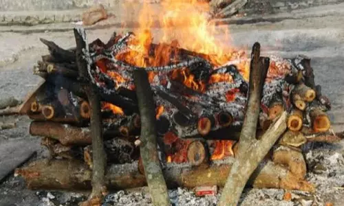 Narnail: सड़क हादसे में मृत युवकों का गमगीन माहौल में अंतिम संस्कार Narnail: सड़क हादसे में मृत युवकों का गमगीन माहौल में अंतिम संस्कार