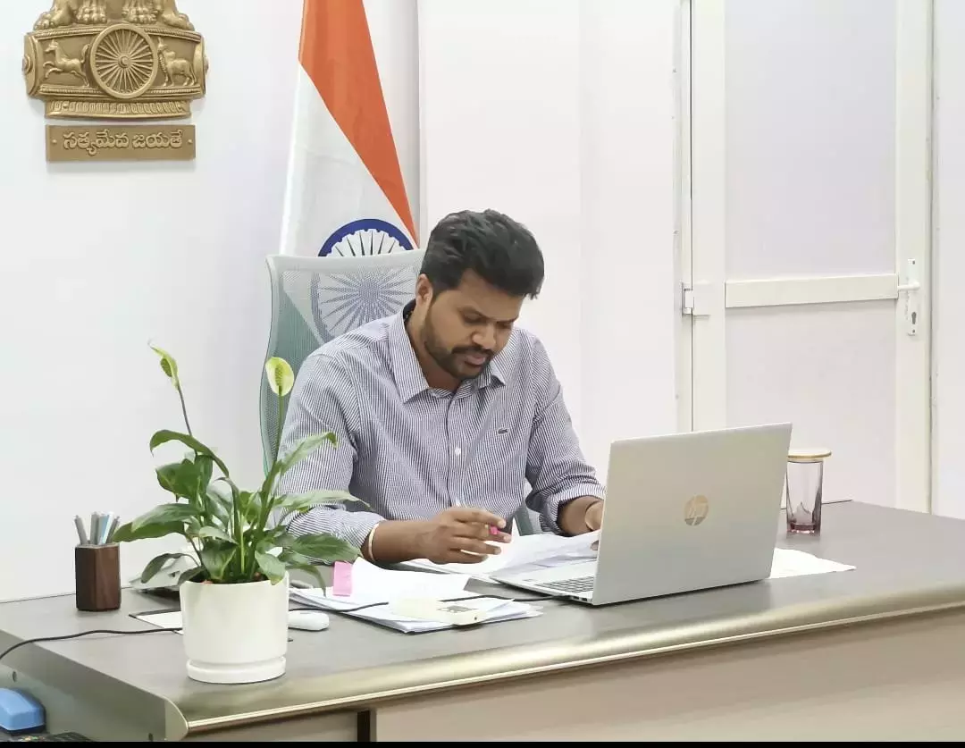 Andhra: गोदावरी बेल्ट पर बाढ़ का कहर; 160 परिवारों को सुरक्षित स्थान पर स्थानांतरित किया गया Andhra: गोदावरी बेल्ट पर बाढ़ का कहर; 160 परिवारों को सुरक्षित स्थान पर स्थानांतरित किया गया