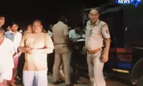 प्रतिमाओं से छेड़छाड़ के बाद वाराणसी में आक्रोश, गांव में शांति व्यवस्था के लिए पुलिस तैनात प्रतिमाओं से छेड़छाड़ के बाद वाराणसी में आक्रोश, गांव में शांति व्यवस्था के लिए पुलिस तैनात