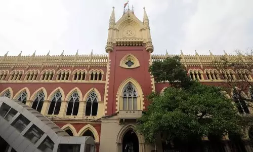 Kolkata: KMC की कार्रवाई पर हाई कोर्ट नाराज, पुनर्निर्माण के निर्देश Kolkata: KMC की कार्रवाई पर हाई कोर्ट नाराज, पुनर्निर्माण के निर्देश