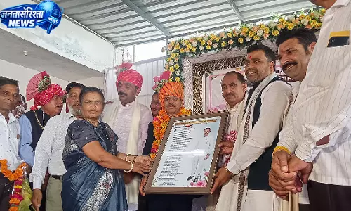40 साल सेवा के बाद हेडमास्टर करण सिंह सिंदल की भावुक विदाई 40 साल सेवा के बाद हेडमास्टर करण सिंह सिंदल की भावुक विदाई