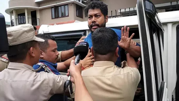 एक्टिविस्ट प्रणब डोले पर NSA का शिकंजा, जमानत मिलने के अगले दिन सरकार ने लिया हिरासत में एक्टिविस्ट प्रणब डोले पर NSA का शिकंजा, जमानत मिलने के अगले दिन सरकार ने लिया हिरासत में