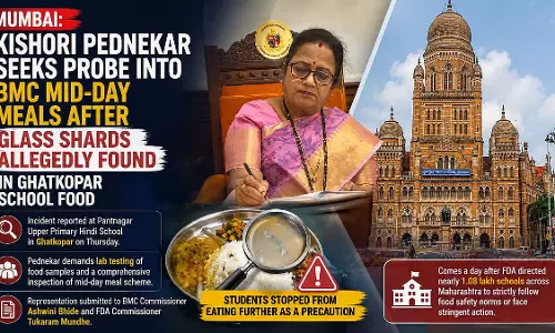घाटकोपर BMC स्कूल के मिड-डे मील में कांच का टुकड़ा मिलने का आरोप घाटकोपर BMC स्कूल के मिड-डे मील में कांच का टुकड़ा मिलने का आरोप