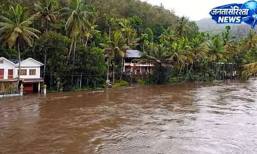केरल में बारिश का कहर, भूस्खलन से 3 की मौत केरल में बारिश का कहर, भूस्खलन से 3 की मौत