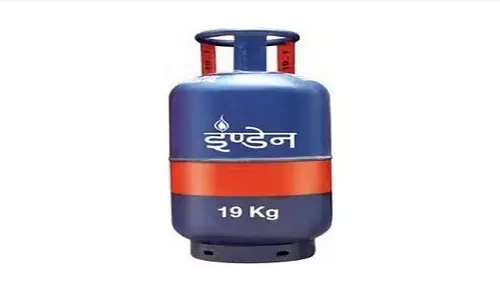कमर्शियल LPG सिलेंडर के दाम घटे, 200 रुपये से ज्यादा राहत कमर्शियल LPG सिलेंडर के दाम घटे, 200 रुपये से ज्यादा राहत