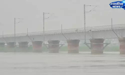 गंगा के जलस्तर में बढ़ोतरी, नरौरा बैराज पर खतरे के निशान के करीब पहुंचा पानी गंगा के जलस्तर में बढ़ोतरी, नरौरा बैराज पर खतरे के निशान के करीब पहुंचा पानी