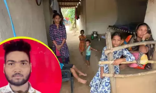 कुलगाम आतंकी हमले में छत्तीसगढ़ के युवक की मौत, बुंदेली गांव में पसरा मातम कुलगाम आतंकी हमले में छत्तीसगढ़ के युवक की मौत, बुंदेली गांव में पसरा मातम