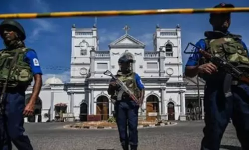 श्रीलंका ईस्टर बम धमाके मामला: अदालत ने पूर्व पुलिस प्रमुख को माना दोषी, सुनाई मौत की सजा श्रीलंका ईस्टर बम धमाके मामला: अदालत ने पूर्व पुलिस प्रमुख को माना दोषी, सुनाई मौत की सजा