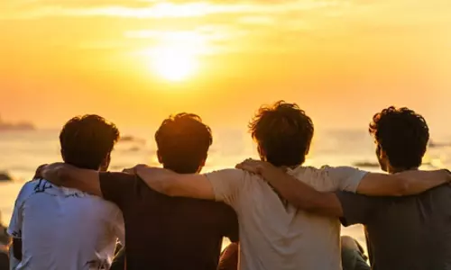कैसे हुई फ्रेंडशिप डे की शुरुआत? जानिए इसके पीछे का दिलचस्प इतिहास कैसे हुई फ्रेंडशिप डे की शुरुआत? जानिए इसके पीछे का दिलचस्प इतिहास