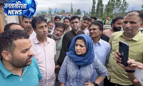 NH-44 बंद, इल्तिजा मुफ्ती ने राहत की मांग की NH-44 बंद, इल्तिजा मुफ्ती ने राहत की मांग की
