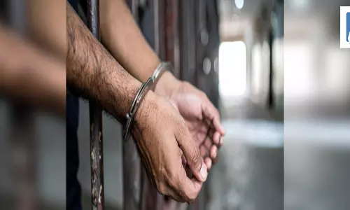युवक की हत्या से तनाव, मुख्य आरोपी मुठभेड़ के बाद गिरफ्तार युवक की हत्या से तनाव, मुख्य आरोपी मुठभेड़ के बाद गिरफ्तार