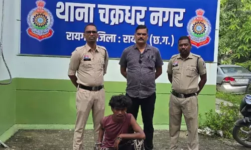 किशोरी को बहला-फुसलाकर ले जाने वाला आरोपी गिरफ्तार, पुलिस की त्वरित कार्रवाई से परिजनों को मिली राहत किशोरी को बहला-फुसलाकर ले जाने वाला आरोपी गिरफ्तार, पुलिस की त्वरित कार्रवाई से परिजनों को मिली राहत