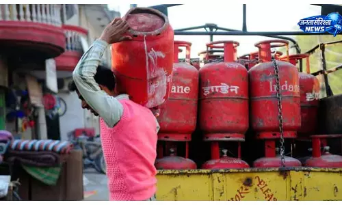 MP में कमर्शियल LPG सिलेंडर सस्ता, 194 रुपये तक घटे दाम MP में कमर्शियल LPG सिलेंडर सस्ता, 194 रुपये तक घटे दाम