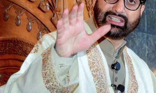 Srinagar मीरवाइज ने PoK हालात पर जताई चिंता Srinagar मीरवाइज ने PoK हालात पर जताई चिंता