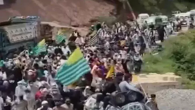 PoK में भारी तनाव और हिंसा: पाकिस्तानी कार्रवाई में 50 से ज़्यादा की मौत