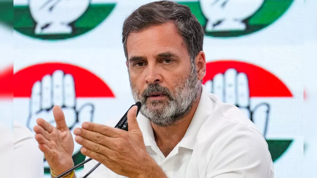 राहुल गांधी के बयान और सियासी असर: कम्युनिकेशन गैप की पड़ताल राहुल गांधी के बयान और सियासी असर: कम्युनिकेशन गैप की पड़ताल