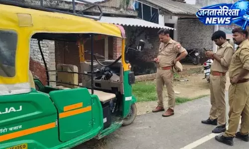 14 सवारियों से भरा ऑटो हादसे का शिकार 14 सवारियों से भरा ऑटो हादसे का शिकार