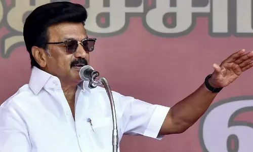 मेकेदातु बांध विवाद: स्टालिन ने विजय की आलोचना करते हुए सर्वदलीय बैठक बुलाने की मांग की मेकेदातु बांध विवाद: स्टालिन ने विजय की आलोचना करते हुए सर्वदलीय बैठक बुलाने की मांग की