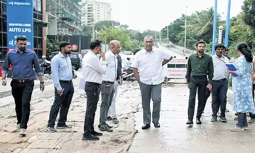 बेंगलुरु की सड़कों पर व्हाइट-टॉपिंग का काम तय समय में पूरा करने के निर्देश बेंगलुरु की सड़कों पर व्हाइट-टॉपिंग का काम तय समय में पूरा करने के निर्देश