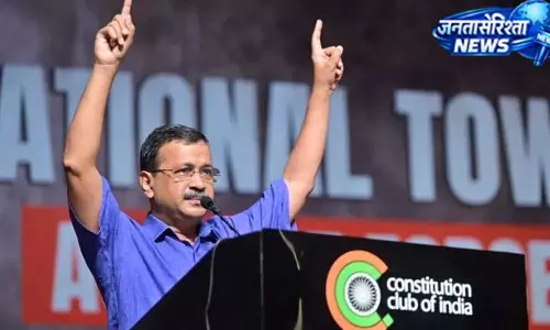 केजरीवाल के मंच पर E-20 पेट्रोल का मुद्दा केजरीवाल के मंच पर E-20 पेट्रोल का मुद्दा