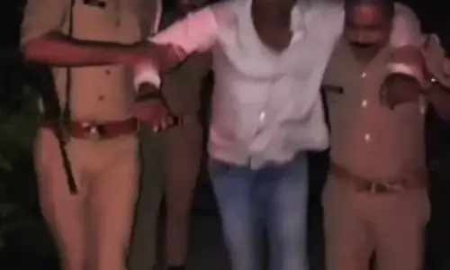उत्तर प्रदेश: जौनपुर में पुलिस मुठभेड़ में अपराधी घायल, दो आरोपी गिरफ्तार उत्तर प्रदेश: जौनपुर में पुलिस मुठभेड़ में अपराधी घायल, दो आरोपी गिरफ्तार